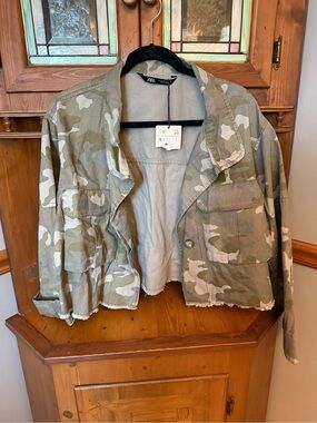 NWT Zara Cropped Camo Utility Jacket Frayed Hem S